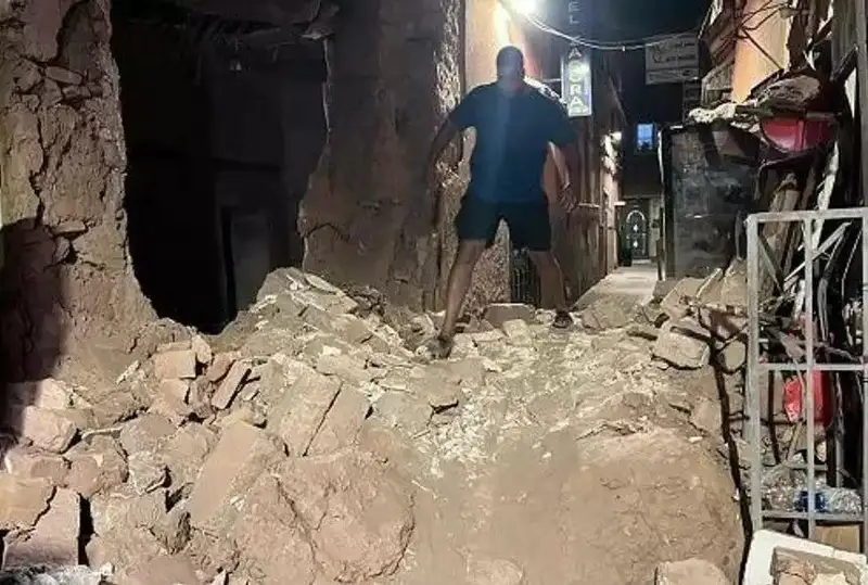 Марокашдаги кучли зилзила: қурбонлар сони 2 мингдан ошди