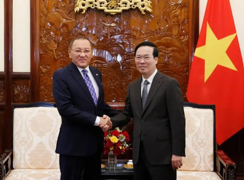 哈萨克斯坦大使离任前拜会越南国家主席，越南国家主席确认明年6月回访哈萨克斯坦