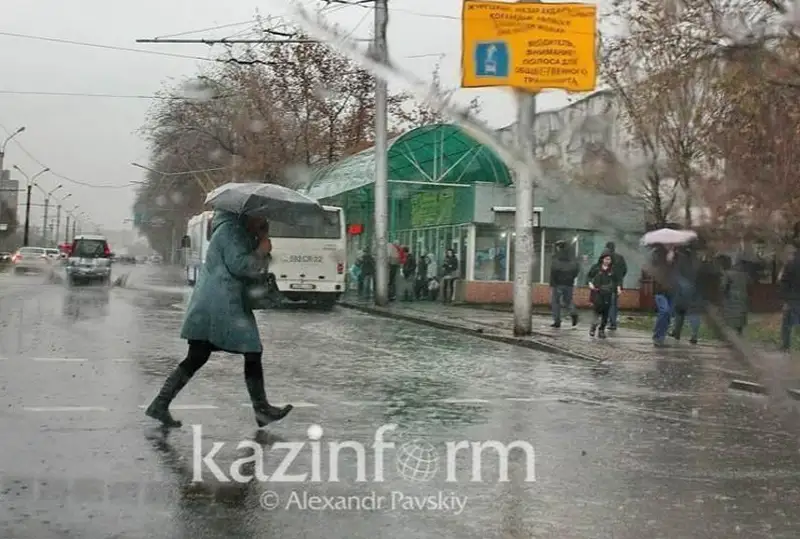 Штормовое предупреждение объявлено в Астане и 8 регионах Казахстана