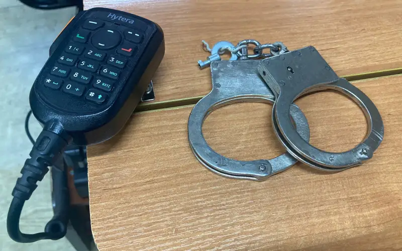 дәрігерді ұрды