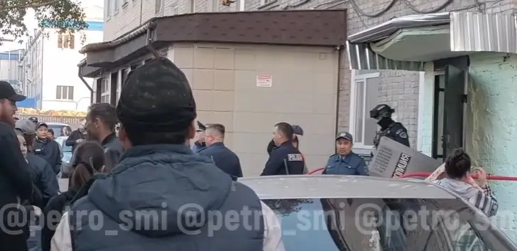 кадр из видео