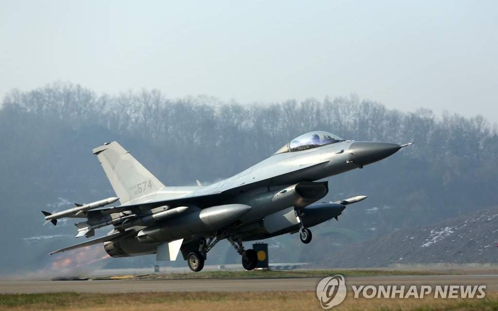 Fighter jet crashes in S Korea, pilot makes emergency escape