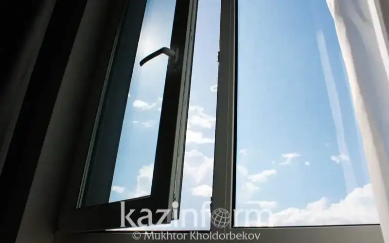 подросток выпрыгнул