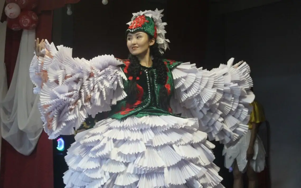 Қыз бәрін қынапқа салады