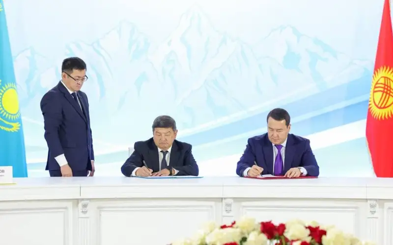 Акылбек Жапаров Алихан Смаилов