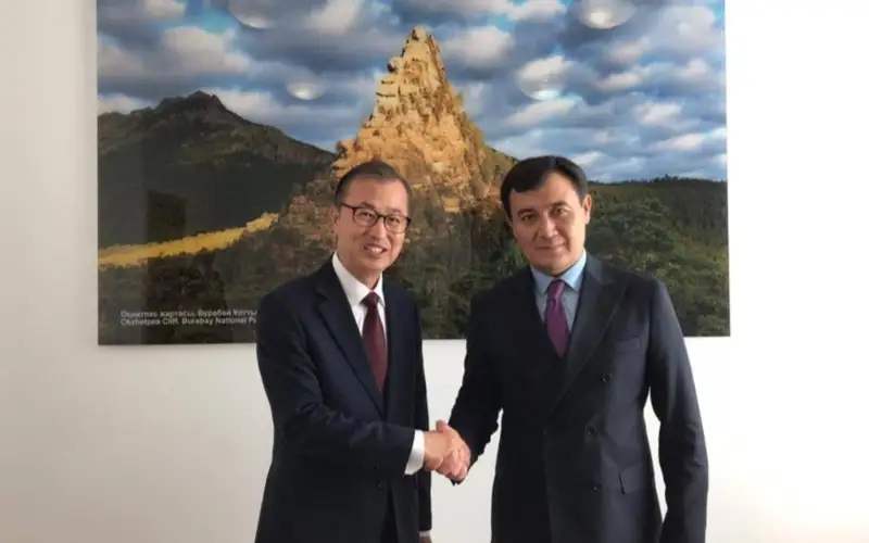 副外长会见韩国大使