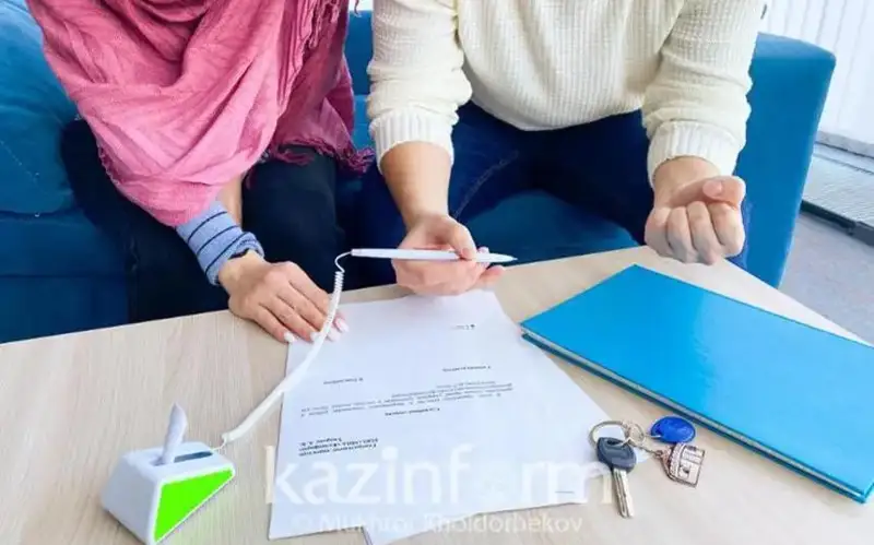  55 myńnan astam almatylyqqa bank qyzmetterin paıdalanýǵa shekteý qoıylady 