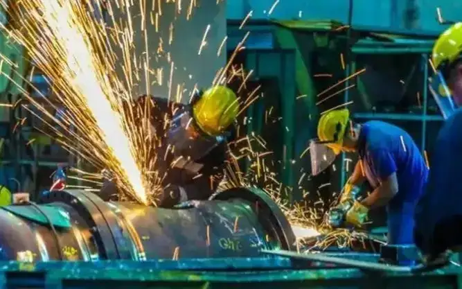 Для пожилых людей на вредных производствах введут специальную соцвыплату – Минтруда РК