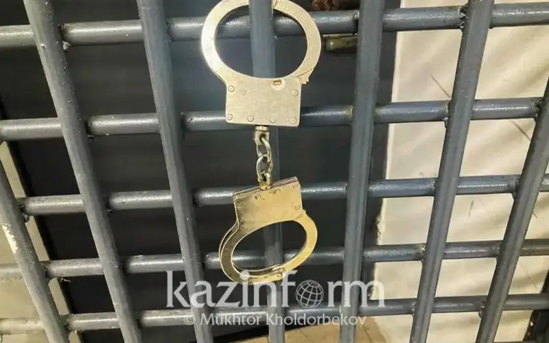 Сотрудников акимата арестовали по подозрению в мошенничестве в Атырау