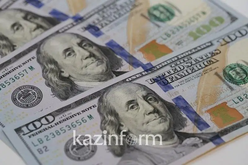 Aqsha aıyrbastaý oryndarynda dollar qanshadan saýdalanyp jatyr