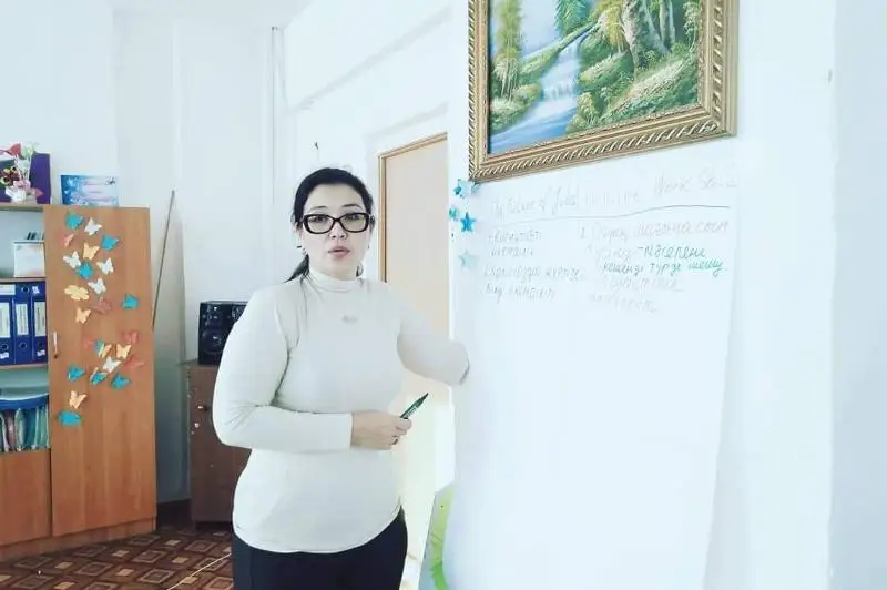 Jaqsylyqtyń úlken-kishisi joq – volonter Gúlmıram Srajova
