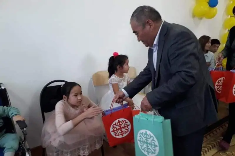 Báıdibek aýdanynda «Aıaly alaqan» qaıyrymdylyq sharasy ótti