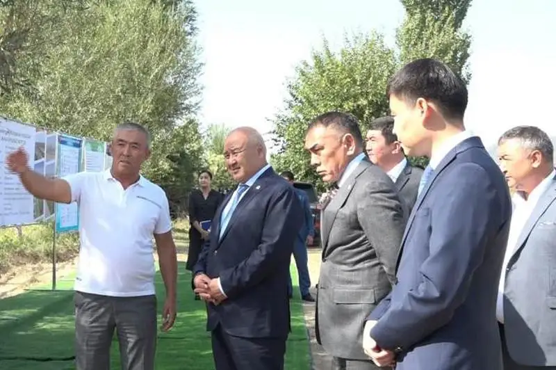 Ómirzaq Shókeev Ordabasy men Saıram aýdandaryna bardy