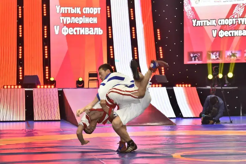 Ulttyq sport túrlerinen Qazaqstannyń V festıvali jalaýyn kóterdi
