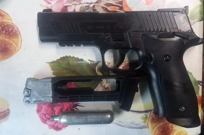 Petropavlda eki adam pnevmatıkalyq qarýdan jaraqat aldy