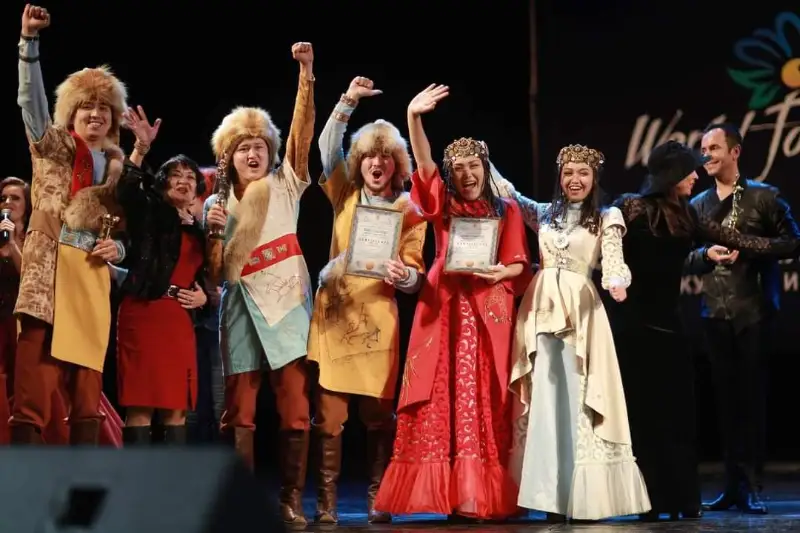 «Hassaq» ansambli túriktiń «Uly seljuqtar» serıalynyń mýzykasyn oryndaıdy