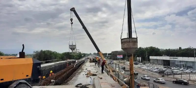Almaty: «Altyn orda» jol aıyryǵynda betondaý jáne asfalttaý jumystary bastaldy