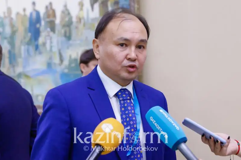 Erlan Saırov: Qazaqstan jańa saıası dáýirge enip kele jatyr