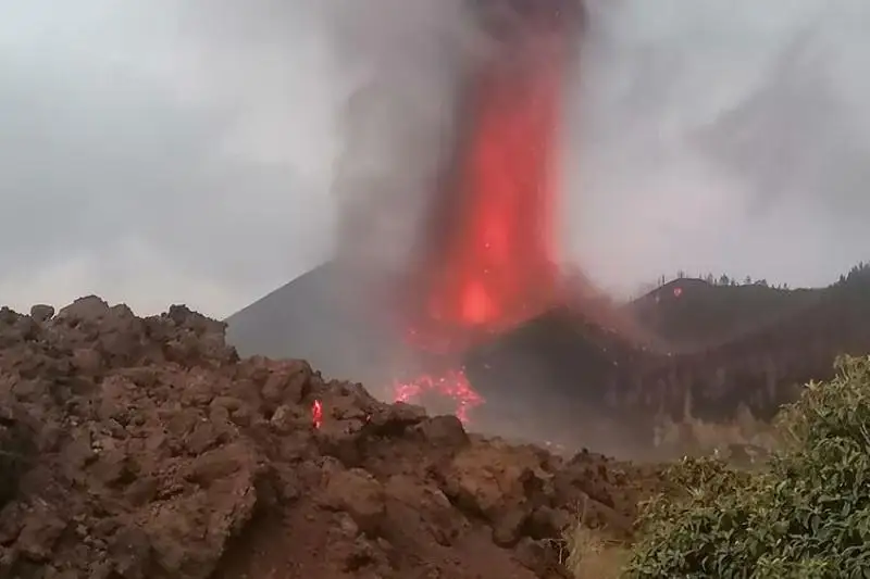 Ispanııada janartaýdan atqylaǵan lava 600-ge jýyq ǵımaratty qıratty