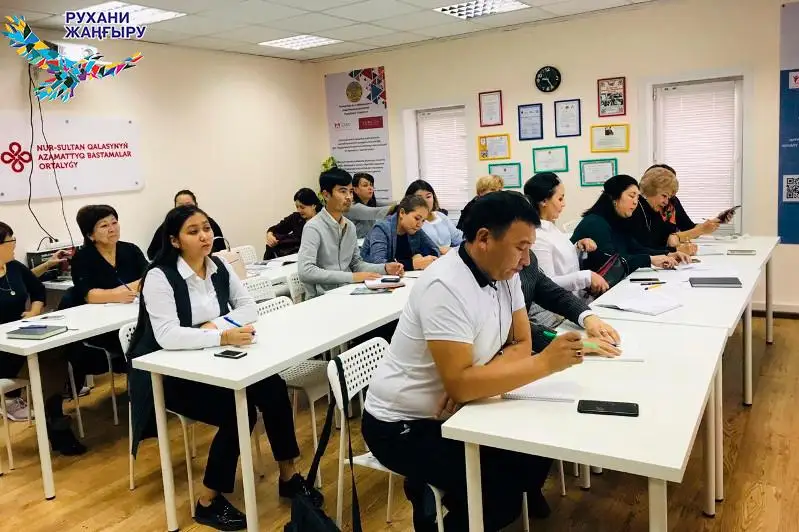 «Rýhanı jańǵyrý»: Qazaqstandyq professorlar elordada tegin dárister oqıdy