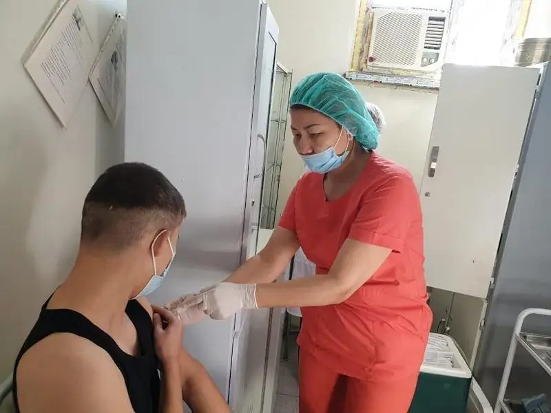 Atyraýda túrmedegilerge tumaýǵa qarsy vaktsına salyndy