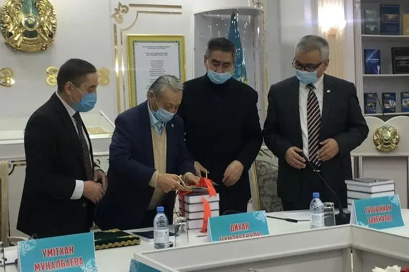 Elordada 4 tomdyq «Qazaqtyń jalpy tarıhy» kitabynyń tusaýkeseri ótti