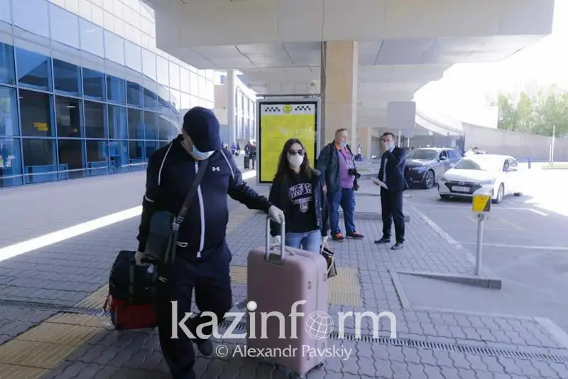 Almaty áýejaıy jolaýshylarǵa úndeý jasady