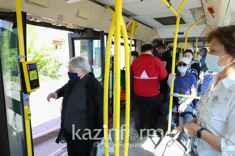 Kókshetaýda qarttar avtobýsta tegin qatynaıdy