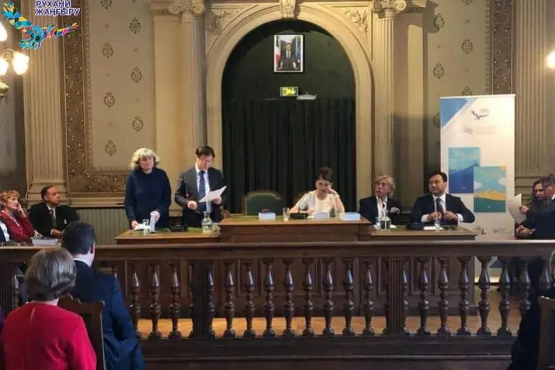 Парижде француз тілінде қазақ әдебиетінің антологиясы таныстырылды