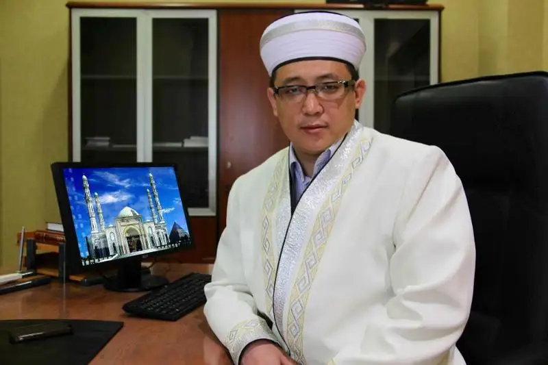 Qaırat Joldybaı: Jas jigitti zorlaý oqıǵasynda meshittiń esh qatysy joq