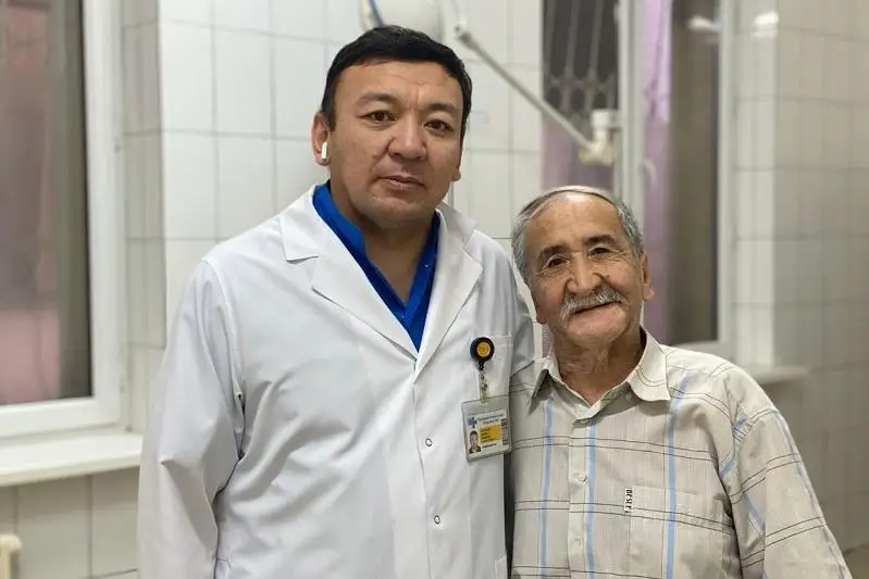 Almatyda monshada esinen tanyp, qatty kúıik shalǵan zeınetker aman qaldy