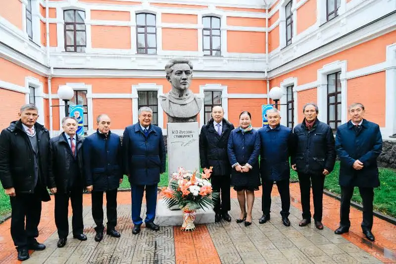 Senatorlar dárigerlik oqý oryndary juqpaly aýrý mamandaryn daıyndaý kerektigin aıtty