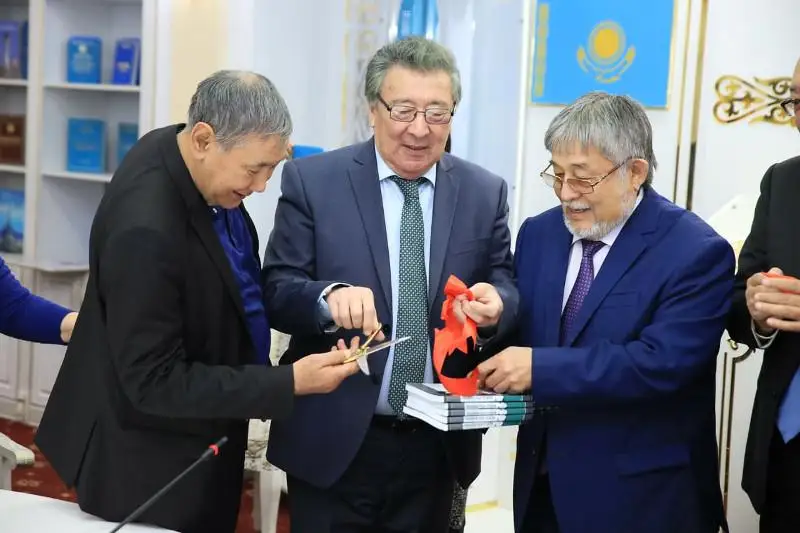 Rahymjan Otarbaevtyń orys tilindegi eki kitaby jaryqqa shyqty