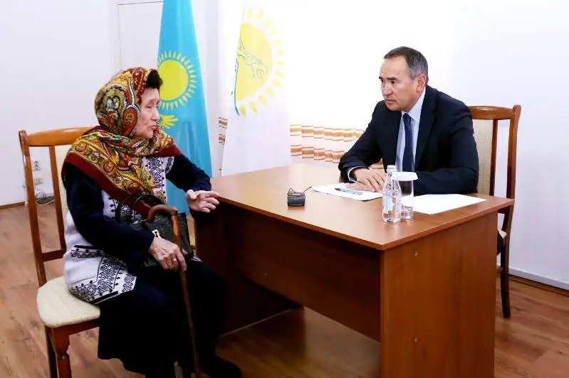 Asqar Myrzahmetov tarazdyq turǵyndardyń talap-tilegine qulaq túrdi