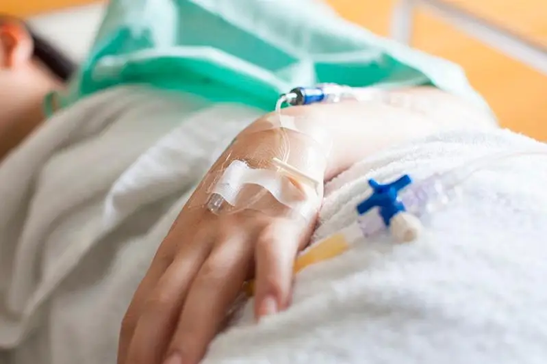 Aqtaýda bronhıt dertimen aýrýhanada jatqan 14 jasar bala komaǵa túsip qaldy
