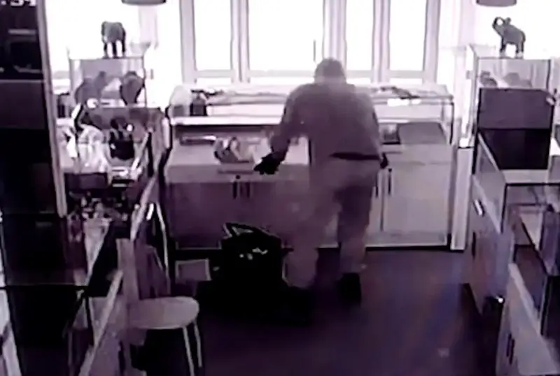 180 млн тенге похитили из ювелирного магазина в Степногорске: подозреваемых задержали в Астане