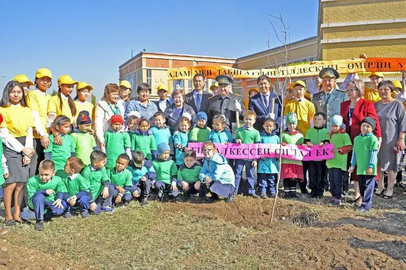 Qorǵanys mınıstrligi el mektepterinde ótken ekologııalyq saǵatqa qatysty