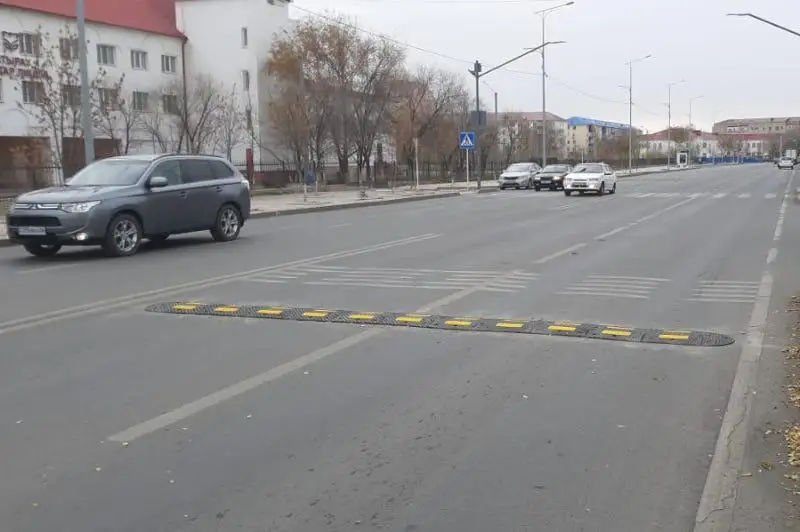 Atyraýda apat qaýpi joǵary joldarǵa 400 metr jasandy kedergi ornatyldy