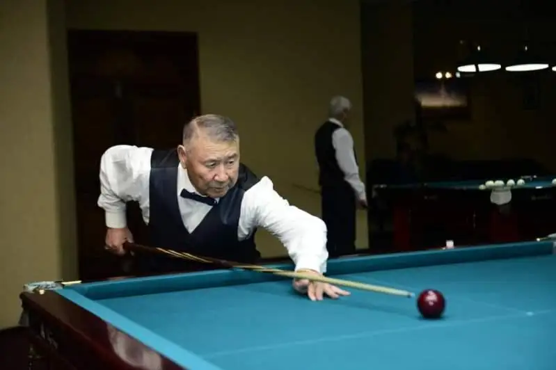 63-ti eńsergen ardager bılıardshylar ózara myqtyny anyqtaýda