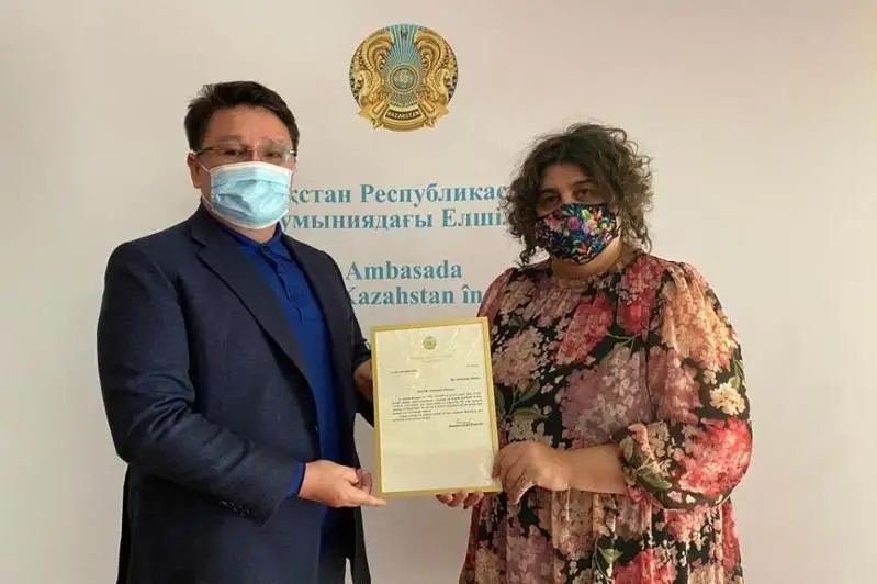 Abaı eńbekterin alǵash ret rýmyn tiline aýdarǵan professor Prezıdenttiń alǵys hatyn aldy