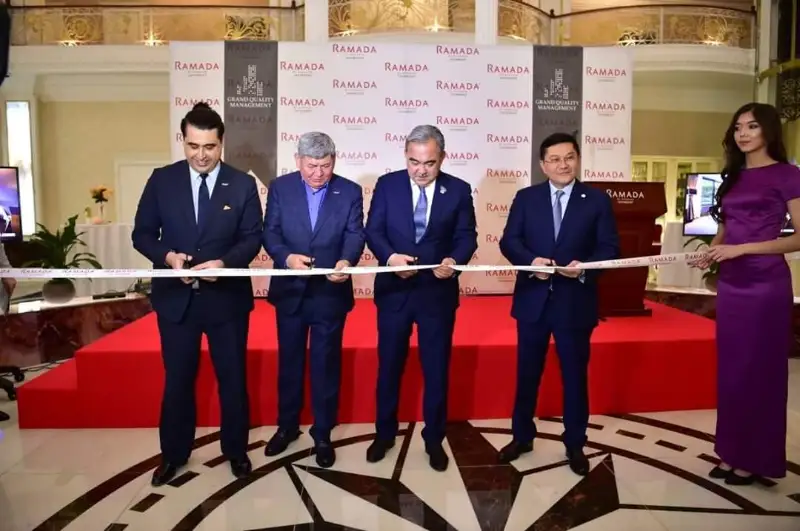 Shymkentte álemge áıgili Ramada jelisindegi qonaq úı kesheni ashyldy