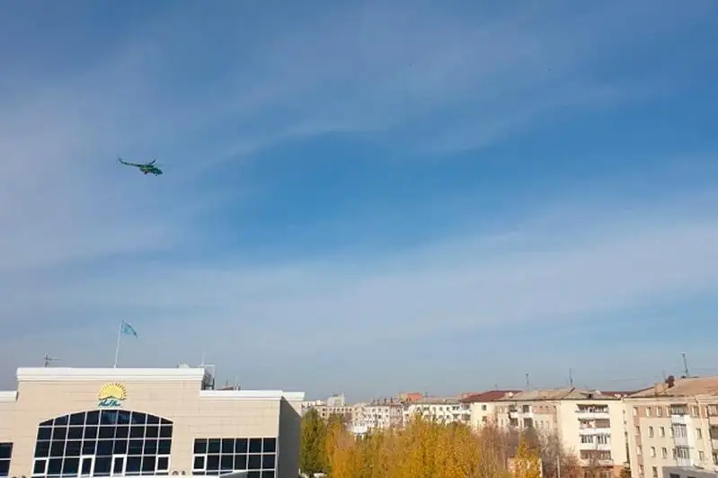 Kókshetaýdyń ústinen ushqan tikushaq turǵyndardy alańdatty