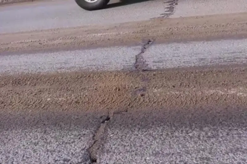 Aıaz saldarynan Óskemendegi kópirde jaryq paıda boldy