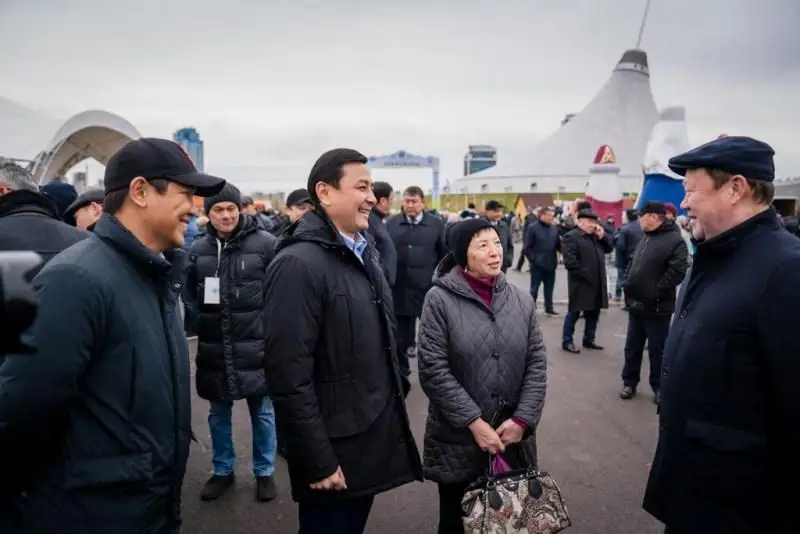Elorda ákimi óńirlerge aýyl sharýashylyǵy jármeńkesine qatysqany úshin alǵys bildirdi