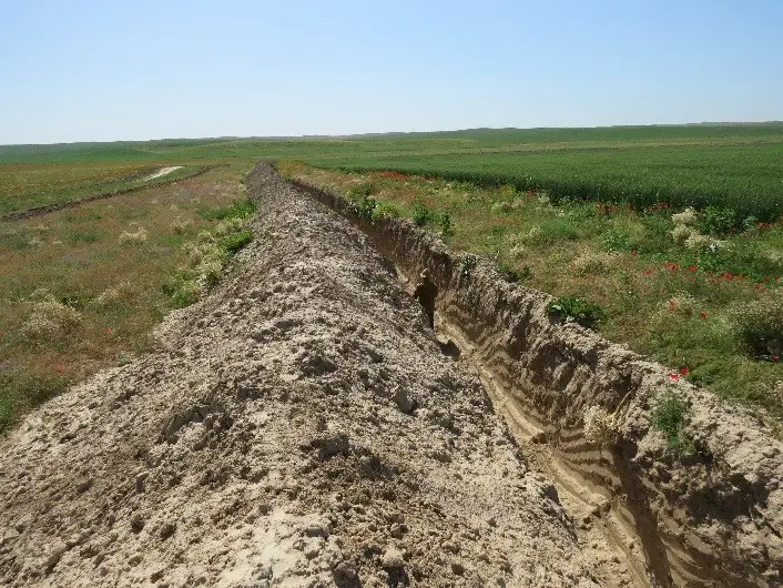 Túrkistanda or qazyp qorshalǵan jer telimderi májbúrlep memleketke qaıtarylmaq