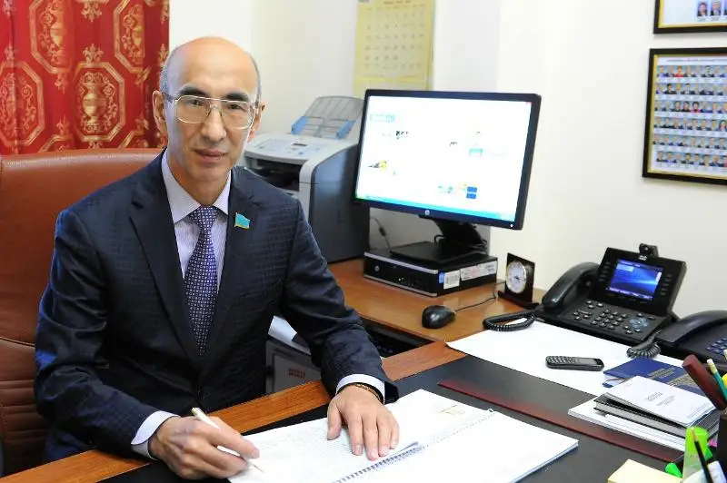 Káribaı Musyrman: Depýtattyqqa árbir salanyń myqty mamandary barǵany jón
