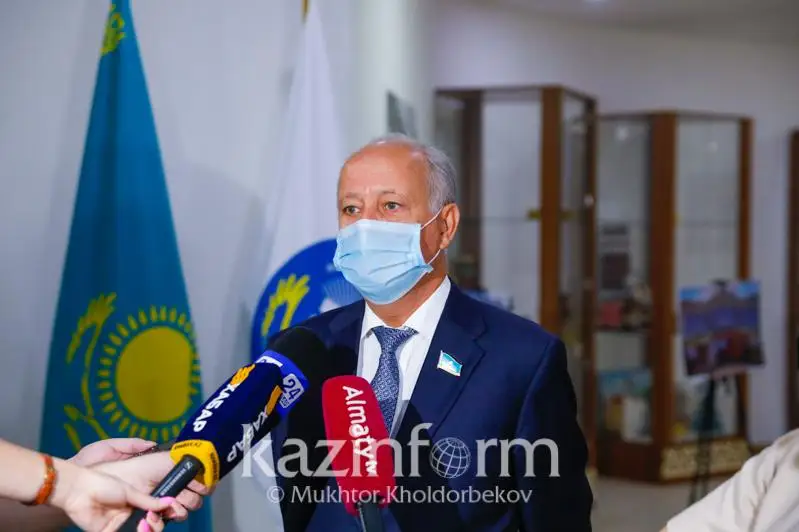 Prezıdenttiń jer qoınaýyn ıgerýge qatysty bastamalary ınvestıtsııalarǵa jol ashady - Ábilfas Hamedov