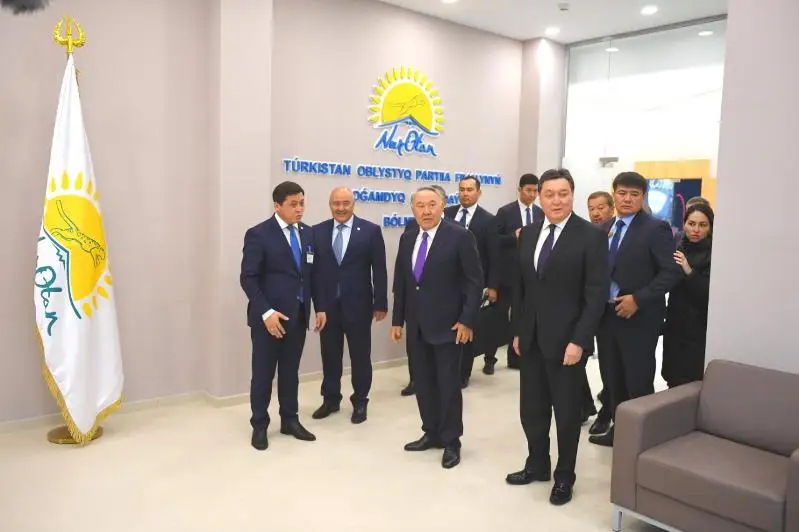 Elbasy Túrkistandaǵy qoǵamdyq qabyldaý bólmesiniń jumysymen tanysty