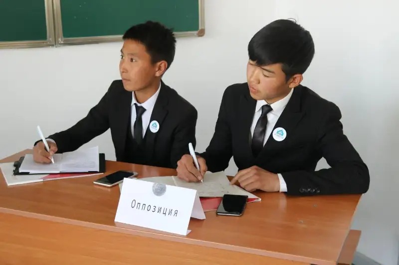 Túrkistandyq jastar arasyndaǵy debat Myrzakentte jalǵasty