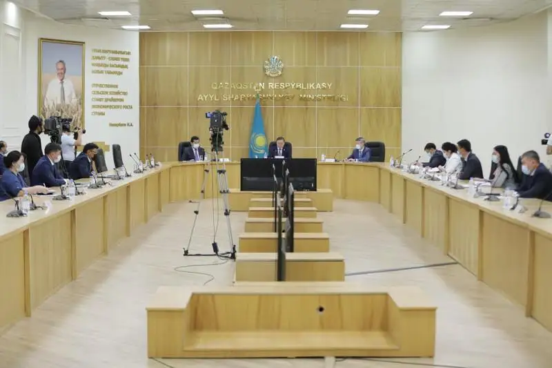 Saparhan Omarov agraónerkásip keshenin sýbsıdııalaýdyń basty jańalyqtaryn atady